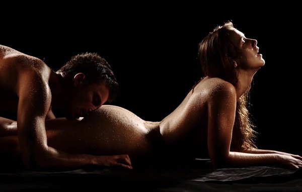 Красивые и влажные тела с отличной прелюдией к жаркому сексу