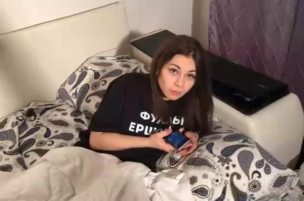 Батя узнал, что его дочь снимается в порно и силой заставил трахаться с ним